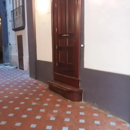 F&b * Nápoly